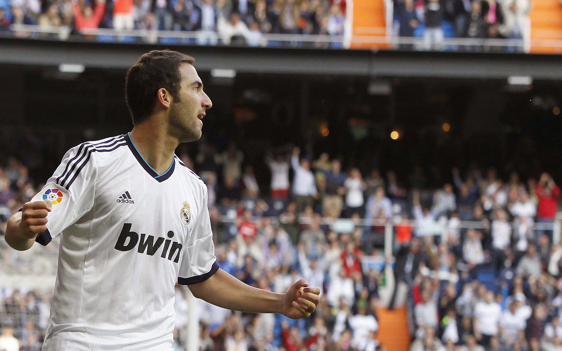 联赛焦点赛事媒体聚焦报道，赛事焦灼